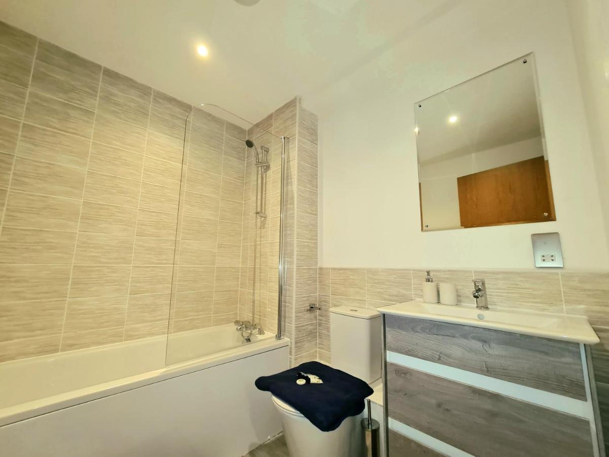 Exquisite Cosy 2-Bed Apartment In Salford Mánchester Exterior foto