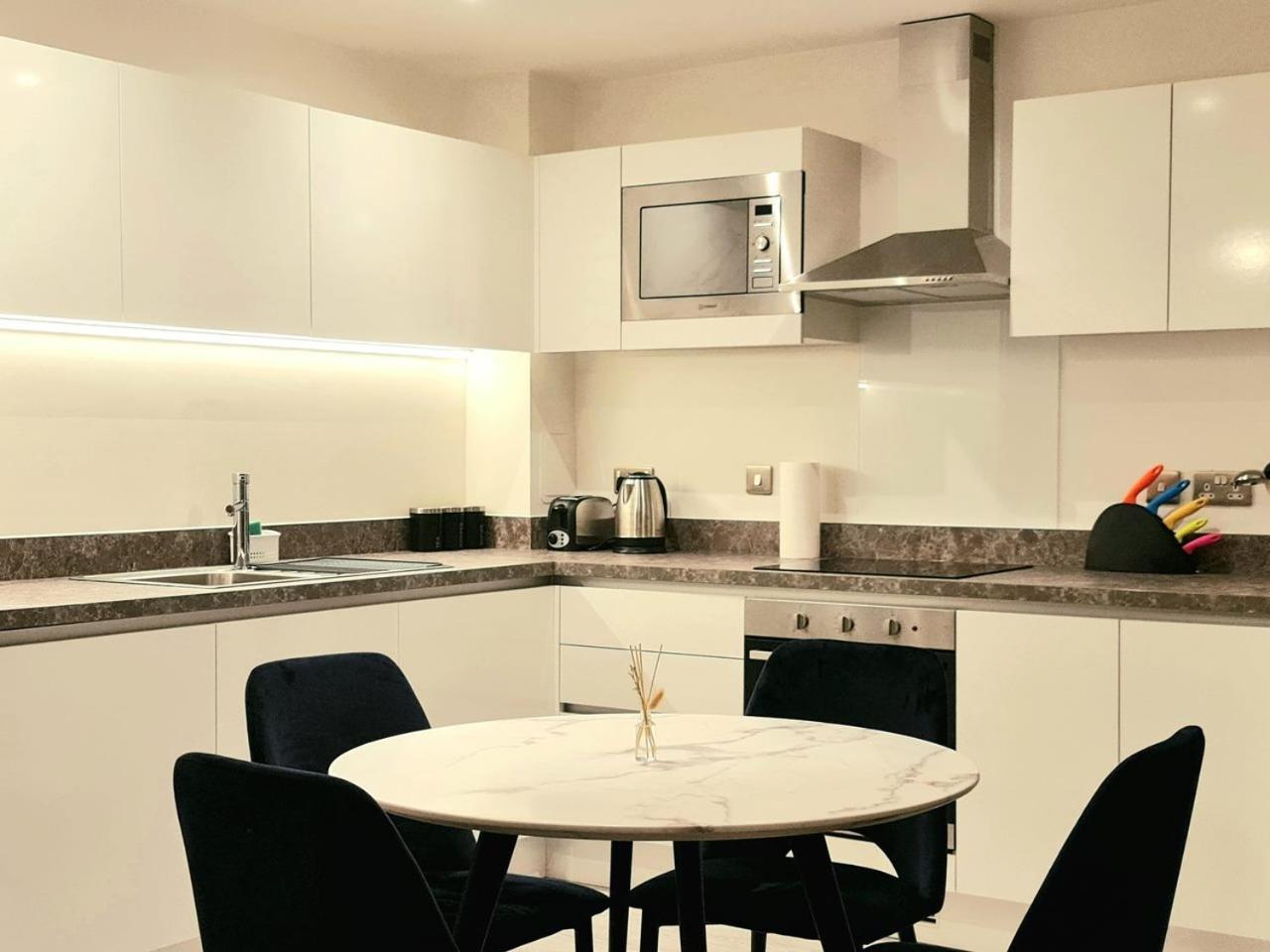 Exquisite Cosy 2-Bed Apartment In Salford Mánchester Exterior foto